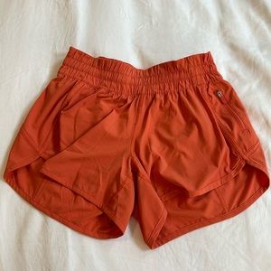 Lululemon- Track That Mid-Rise Short 4” 🍋